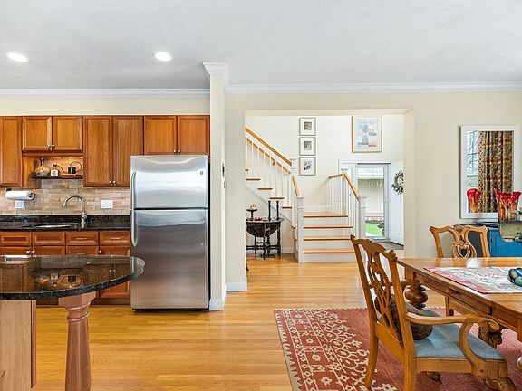 5th image of 6 Essex Rd Unit 8