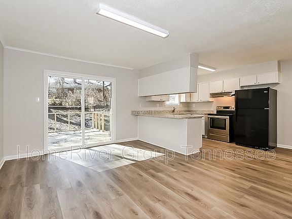 4th image of 3265 Mayfair Dr