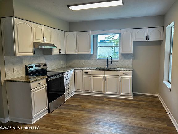 4th image of 3921 Wembley Ave