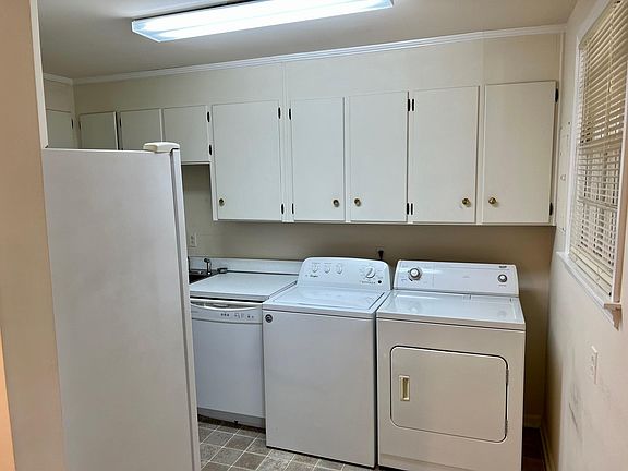 5th image of 300 4th Ave S #1