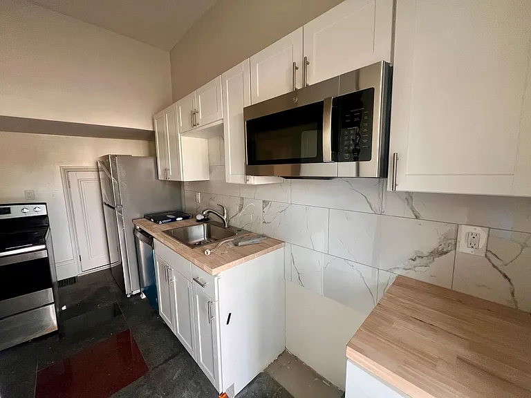 1198 Third Street (Full Service) — Photo 17