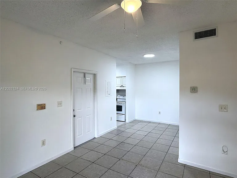 1701 NW 96th Ter #1J — Photo 5