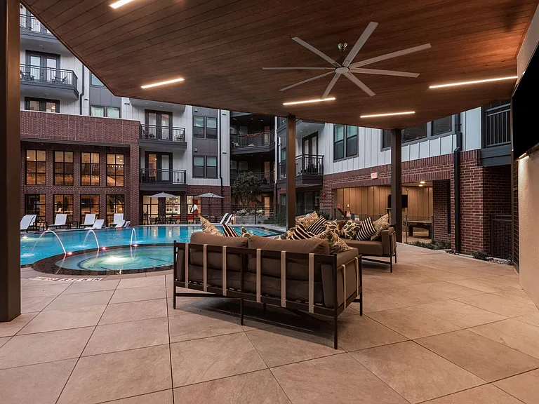 Troubadour Apartments — Photo 81