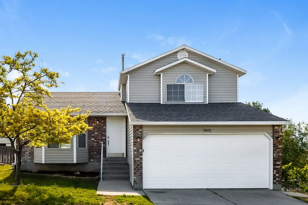 4 bed, 2.5 bath, 1786 sqft, $2,740 — Photo 1