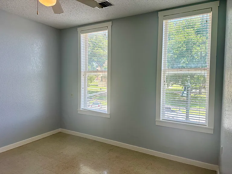 140 1/2 E San Antonio St #5 — Photo 14