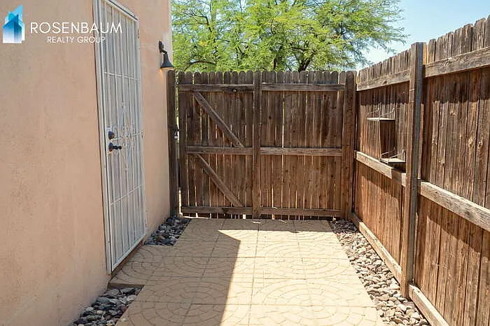 2 bed, 1.0 bath, 1902 sqft, $1,550 — Photo 4