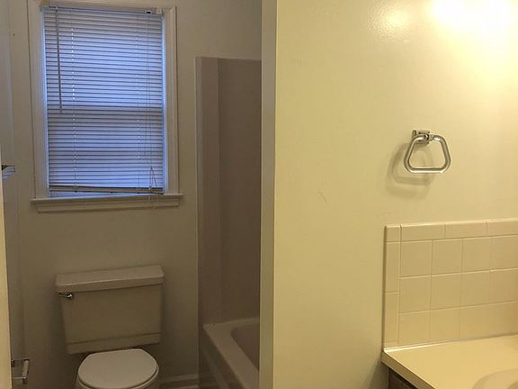 4th image of 308 Mary Ann Dr APT 16
