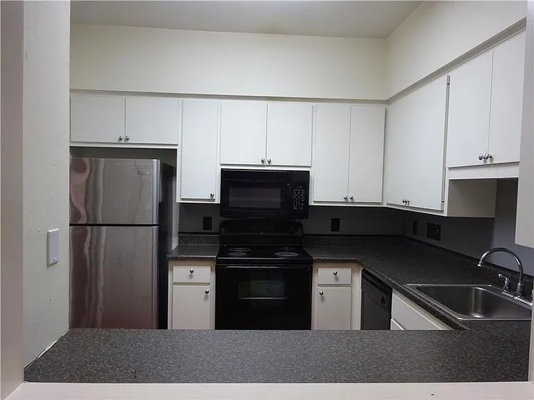 3200 Duval St #204 — Photo 7
