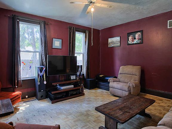 4th image of 627 W Marion St