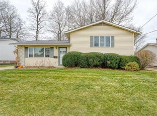 13791 Heatherwood Dr, Brookpark, OH