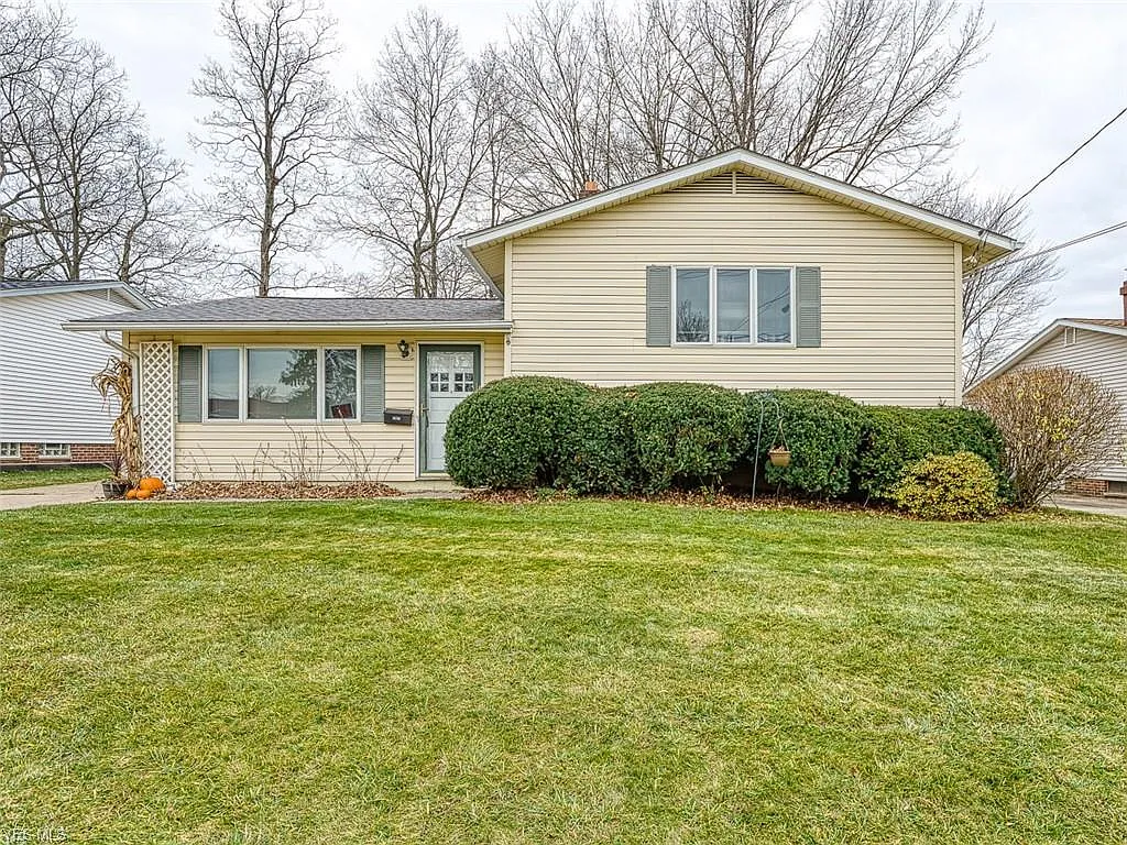 13791 Heatherwood Dr photo 1