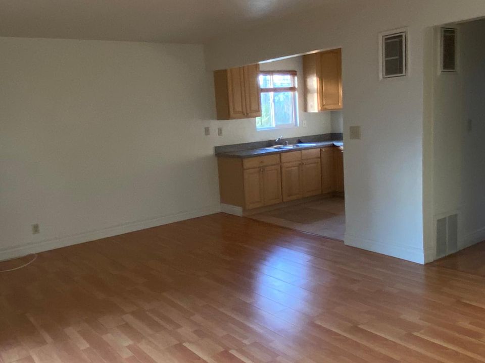1st image of 10242 Beardon Dr APT 1