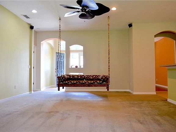 5th image of 135 Crystal Oak Dr