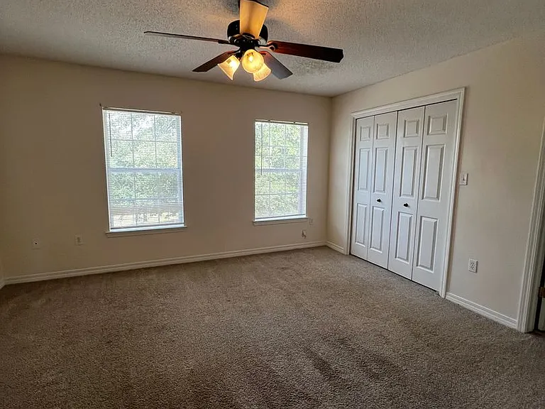 202 Johnson Ct — Photo 11