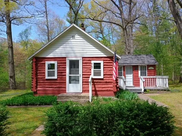 947 E 88th St, Newaygo, MI 49337