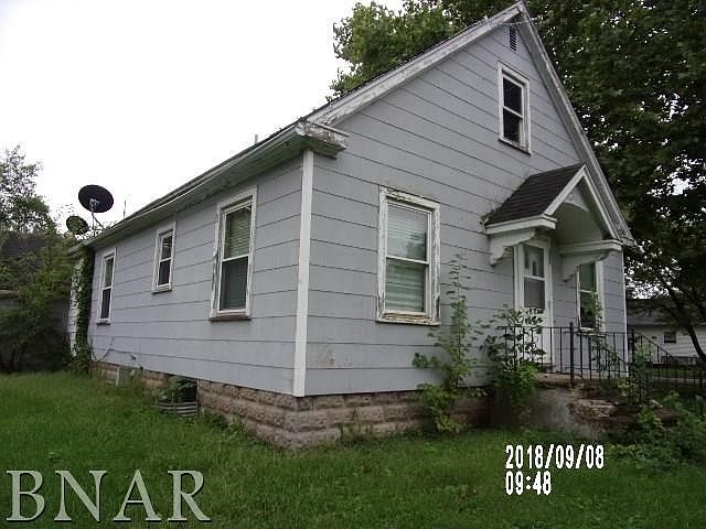 2nd image of 301 E 6th St
