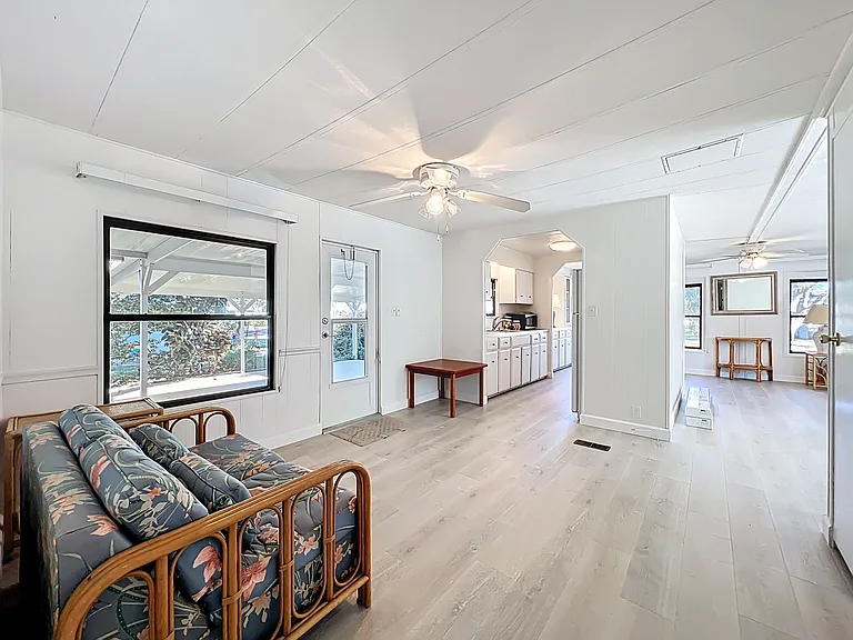 909 Sequoia St — Photo 4
