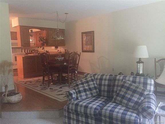 5th image of 93 Great Wood Cir