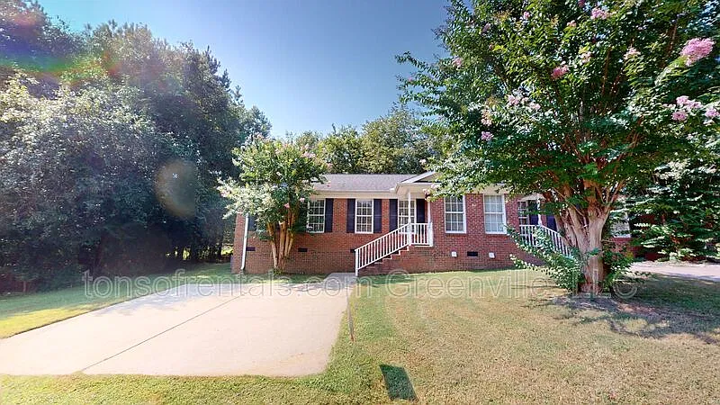 2 bed, 1.0 bath, 1133 sqft, $1,250 — Photo 1