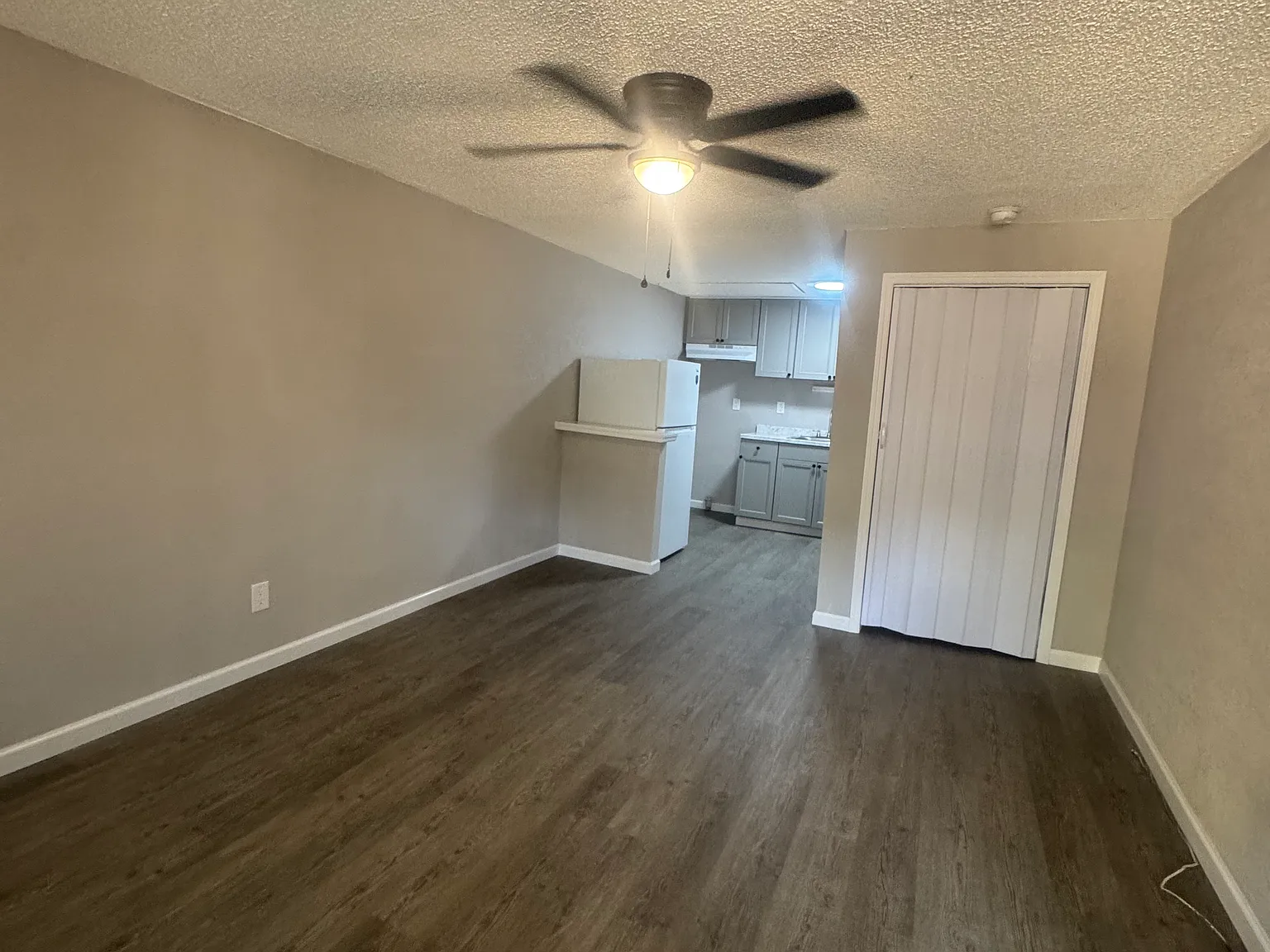Studio, $950 — Photo 2