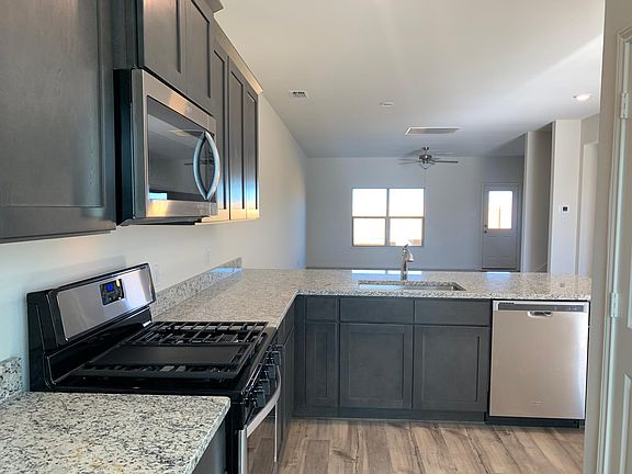 Beautiful kitchen, granite countertops. Energy efficient appliances.