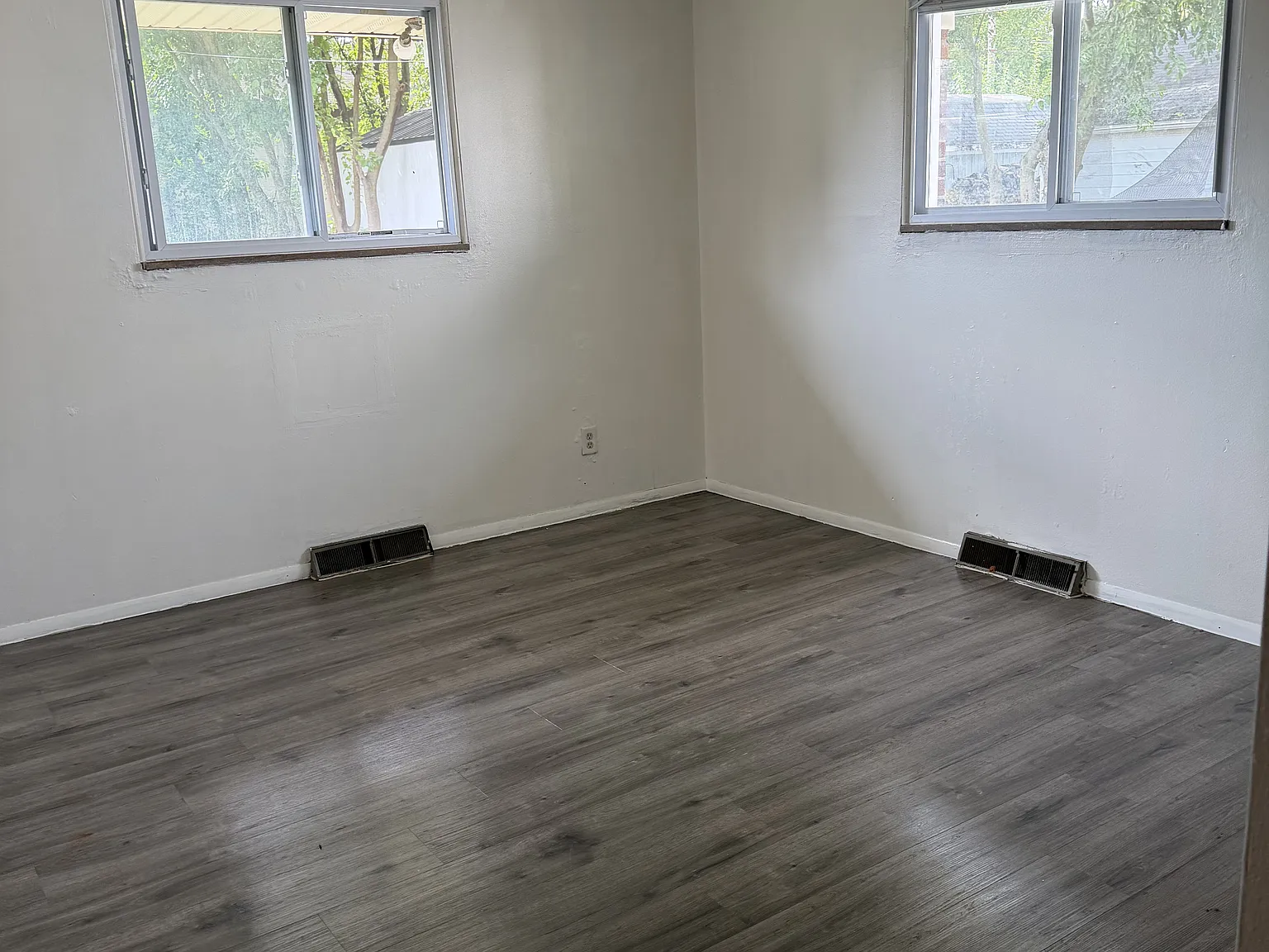 3 bed, 1.5 bath, 1075 sqft, $1,275 — Photo 4