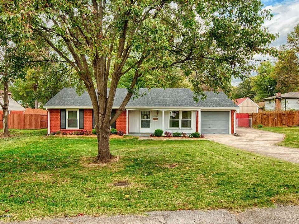 Welcome home to 2503 Rhett Ct!