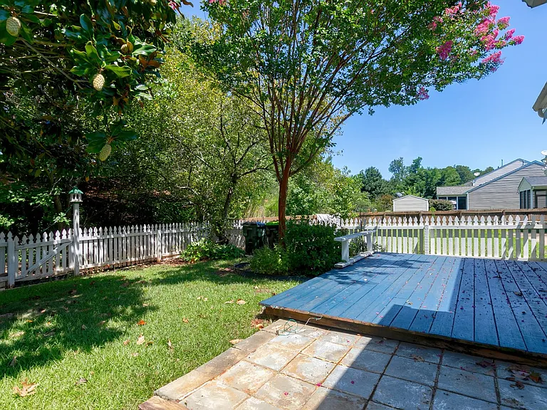 412 Cline Falls Dr — Photo 30