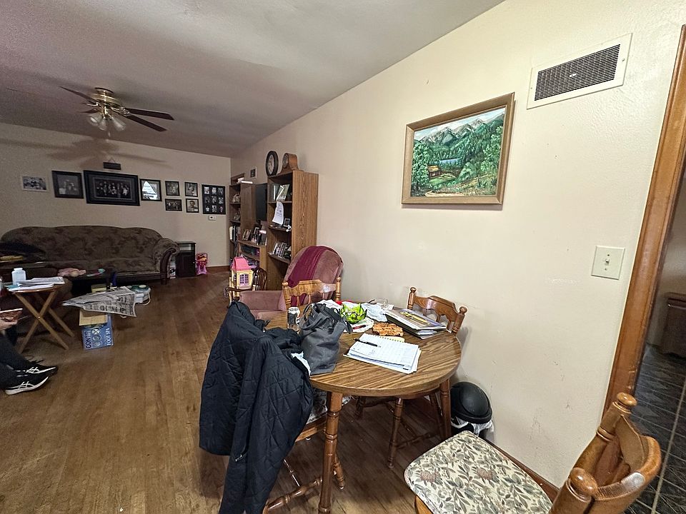 2nd image of 1410 Knoll Crest Dr