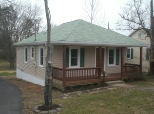 656 White Oak Rd, Fredericksburg, VA 22405