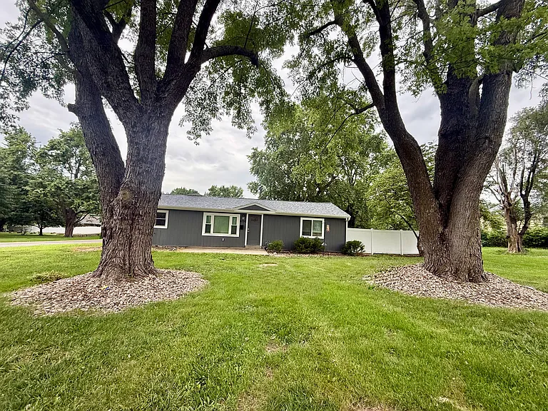 5730 Woodson Rd — Photo 24