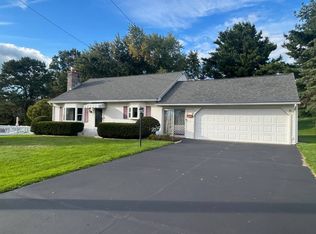 2 Valley View Rd, Amsterdam, NY 12010