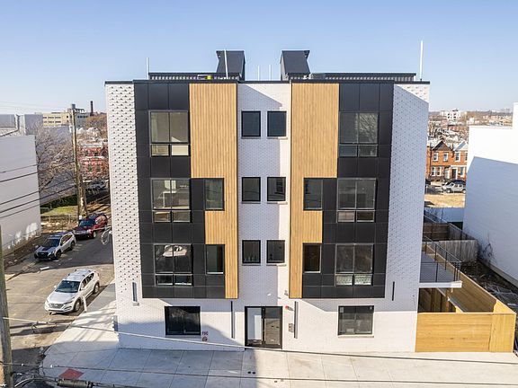 2nd image of 2731 W Jefferson St #4