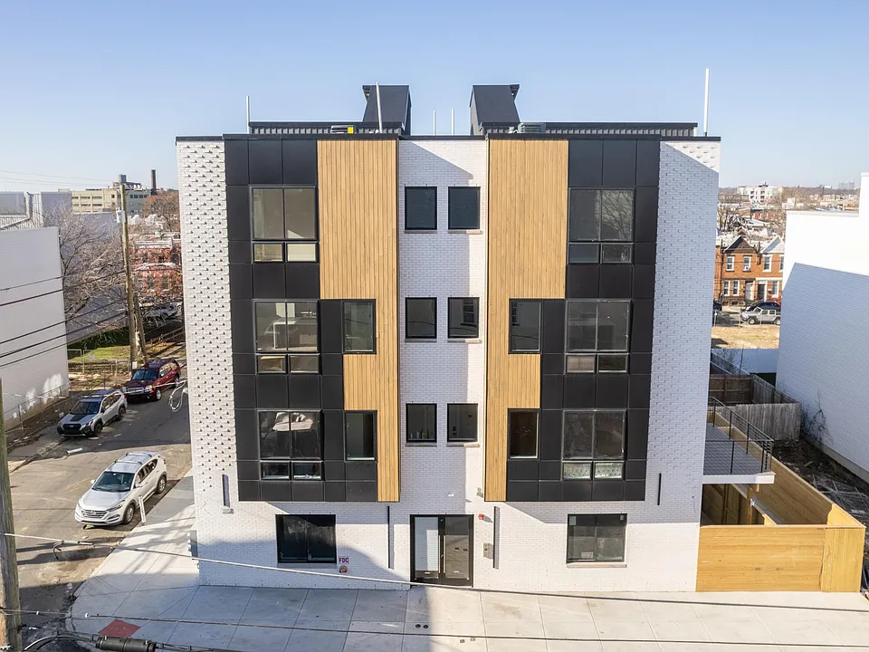 2731 W Jefferson St #2