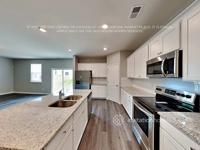 136 Webster Cir — Photo 6