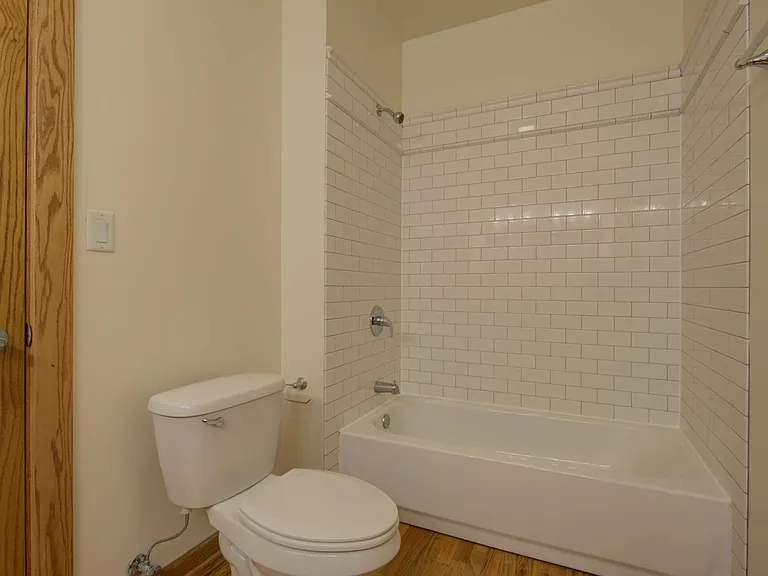 216 N May St #402 — Photo 11