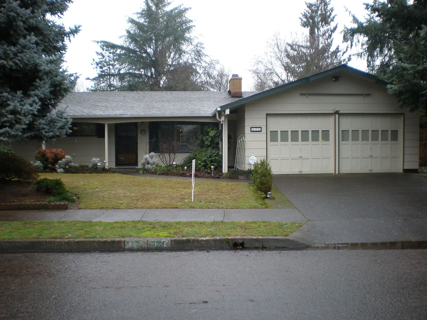 371 Ivanhoe — Photo 1