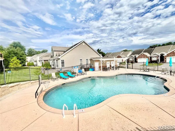 197 Woodland Place Ct, Saint Charles, MO 63303