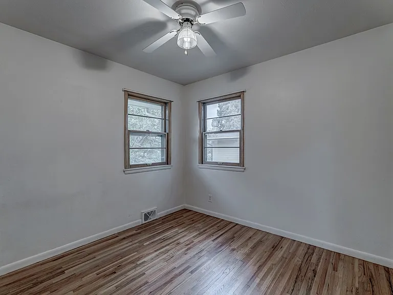 4633 Capitol St — Photo 24