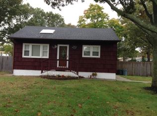 1888 Feuereisen Ave, Ronkonkoma, NY 11779