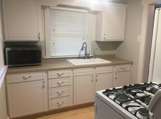 3207 Cambridge St, Des Moines, IA 50313