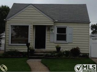 1577 8th St, Wyandotte, MI 48192