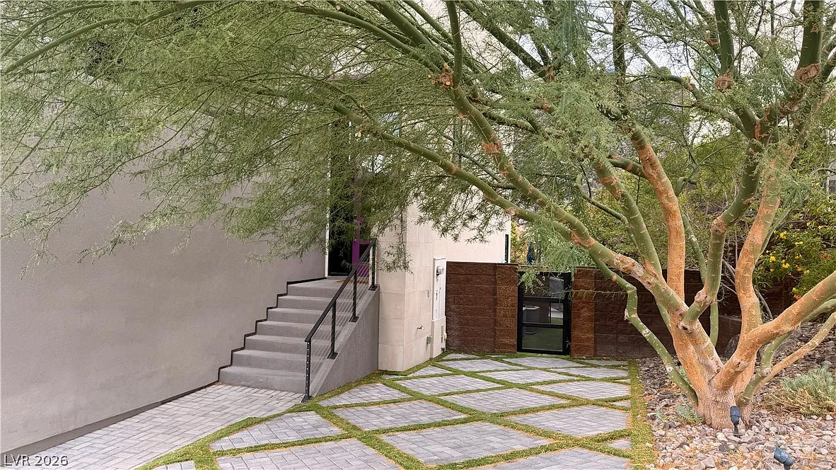 3 bed, 4.5 bath, 3746 sqft, $12,000 — Photo 3