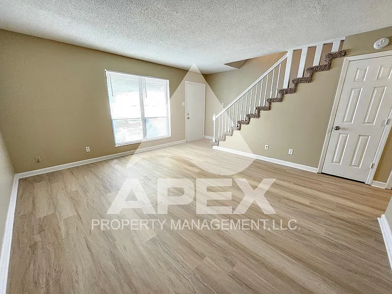 9024 Countryside Ln — Photo 5