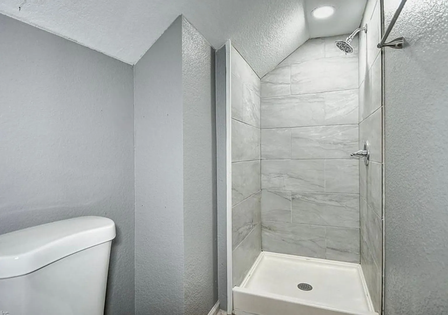 Spacious 4BR House in Norfolk — Photo 2