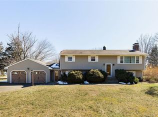 7 E Creek Cir, Guilford, CT 06437