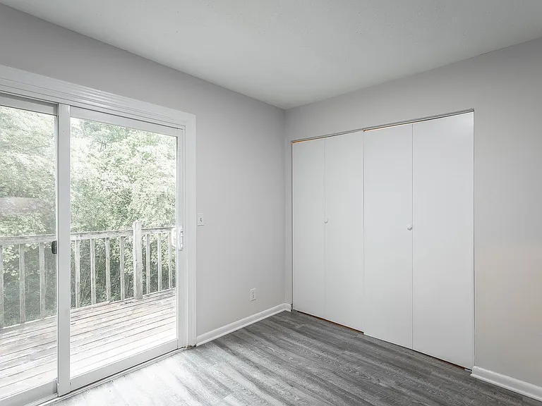 2404 Briggs Avenue — Photo 8