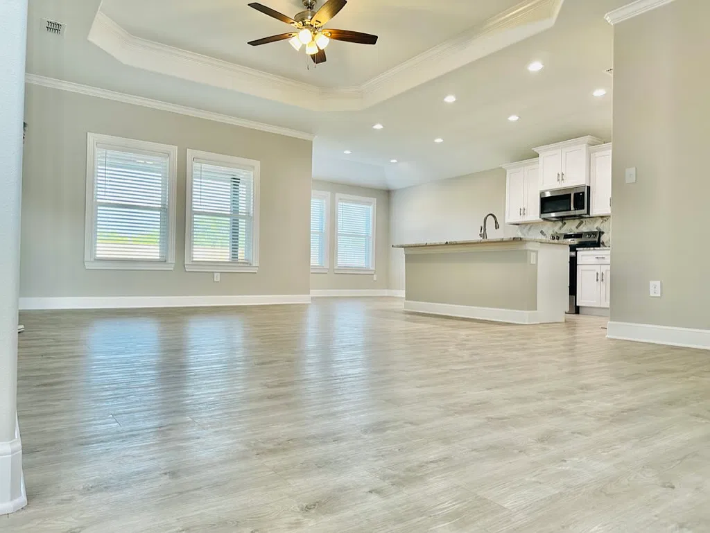 3 bed, 1350 sqft, $2,200 — Photo 3