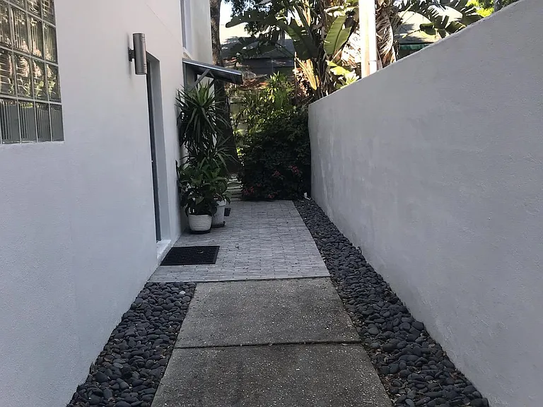 2521 W Maryland Ave #A — Photo 2