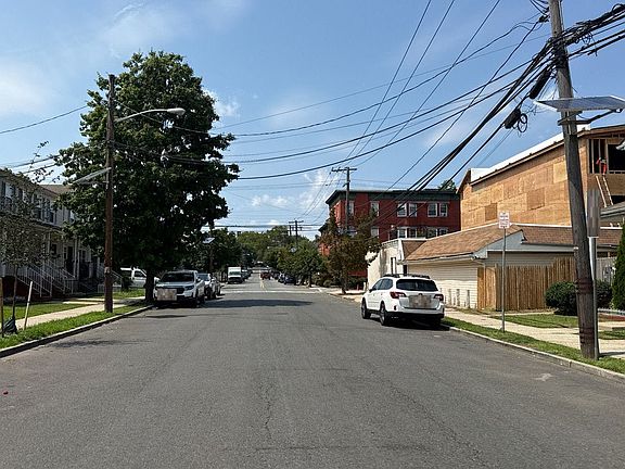 4th image of 119 Dickerson St